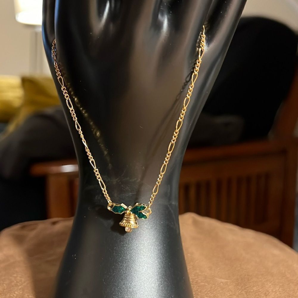 Vintage Avon Holly days ankle bracelet.